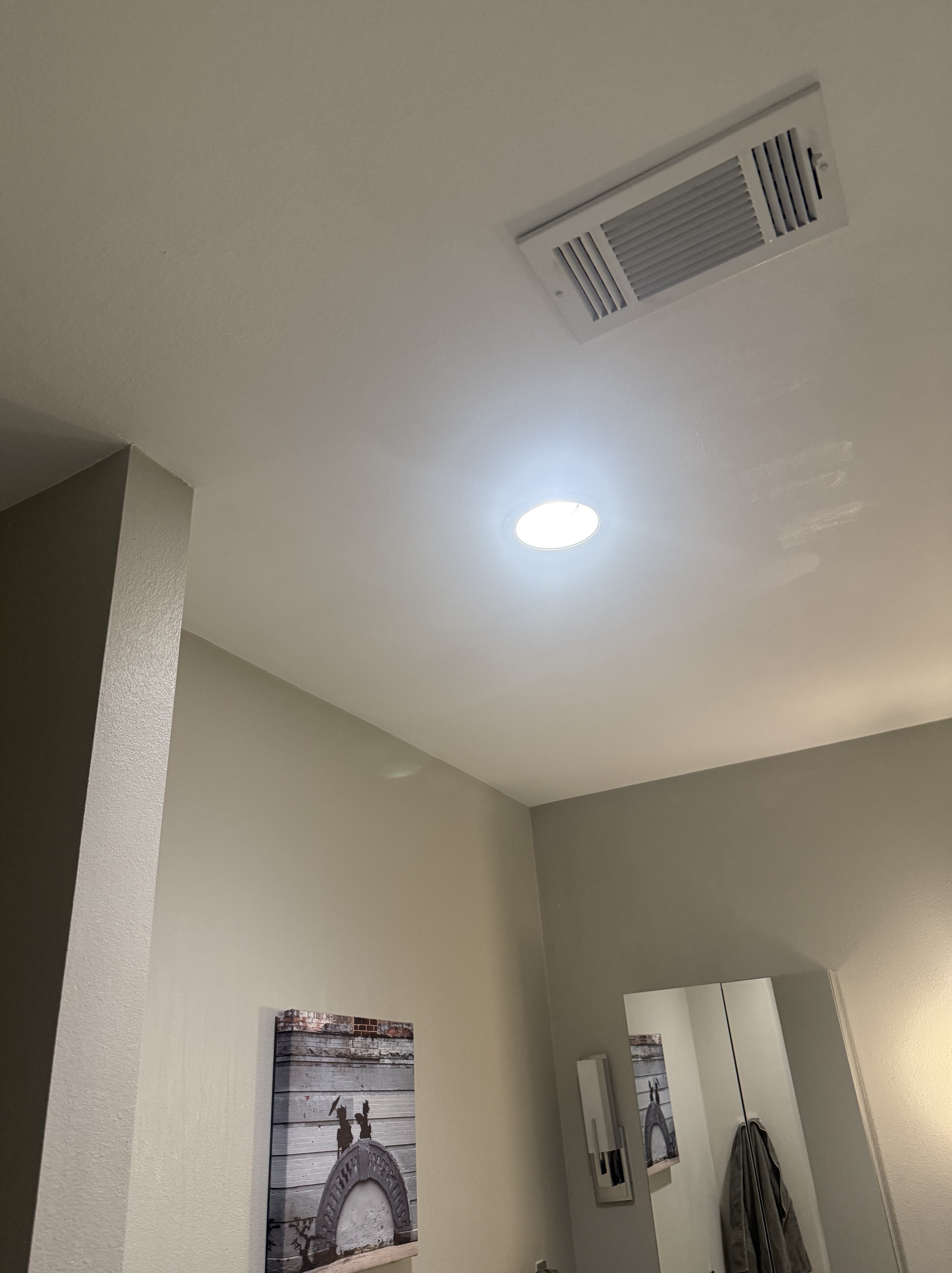 A bathroom ceiling, whole again — photo 2